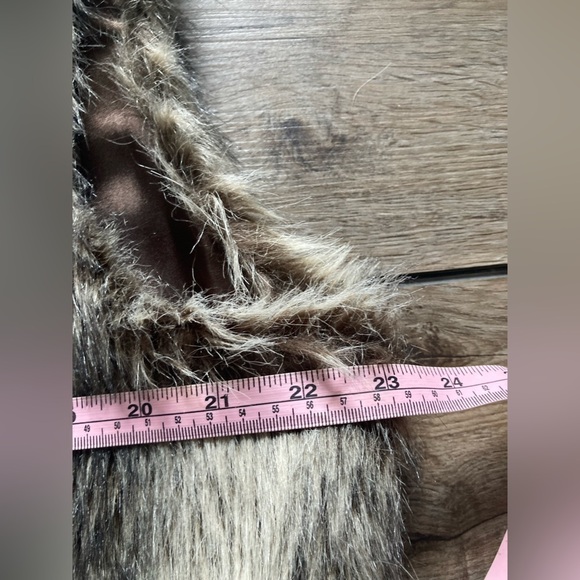 Me Jane Faux Fur Embellished Beaded Vest Size XL - Picture 6 of 10